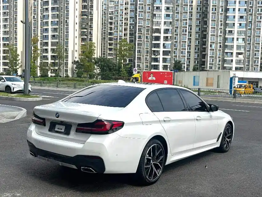 BMW 5 Series — миниатюра 7