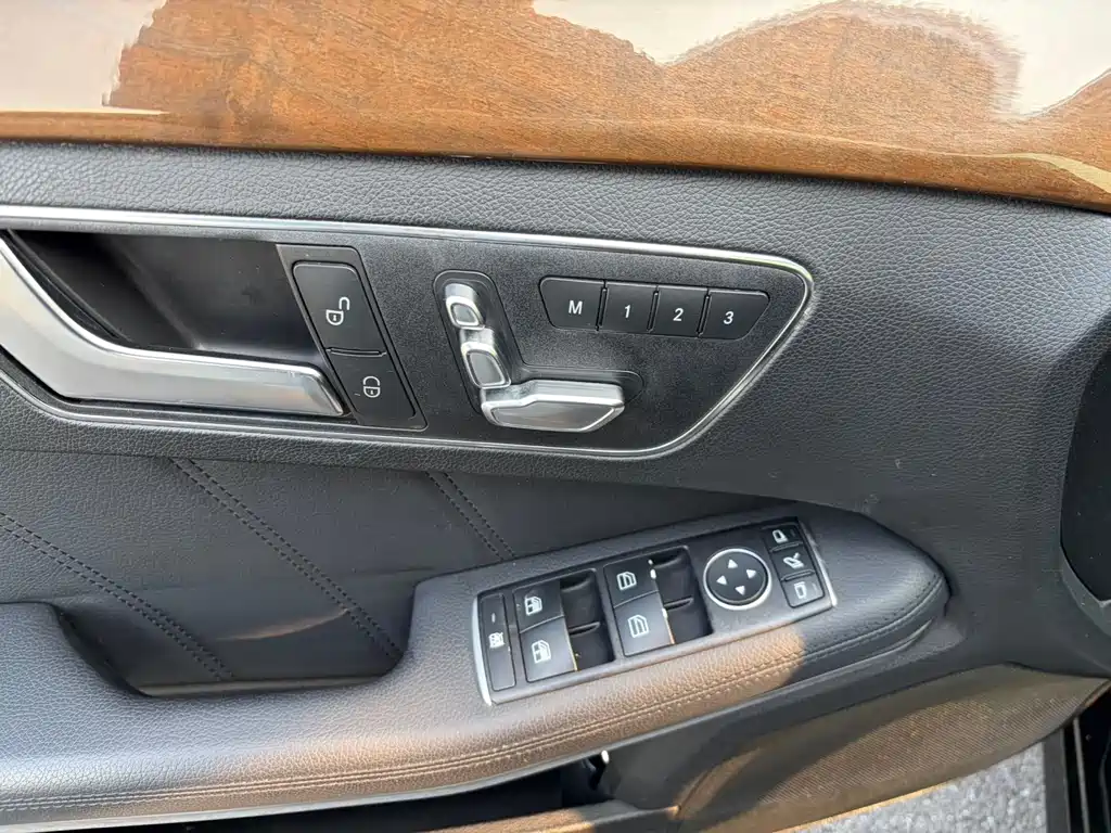 Mercedes-Benz E-Class — миниатюра 17