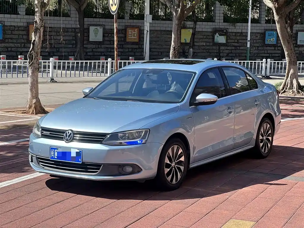 Volkswagen Sagitar 2013