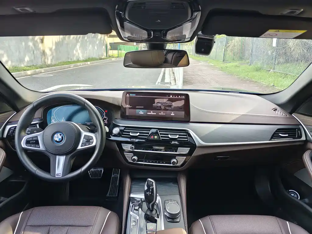 BMW 5 Series New Energy — миниатюра 9