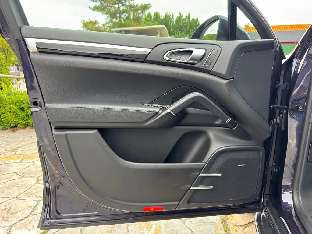 Porsche Cayenne — миниатюра 17