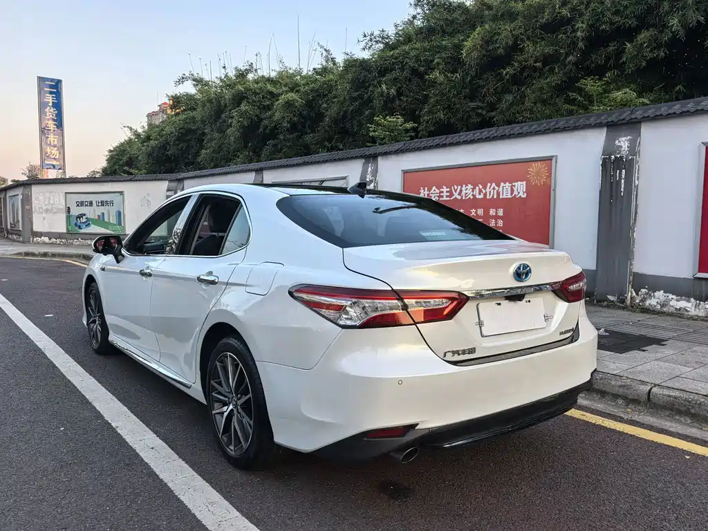 Toyota Camry — миниатюра 17