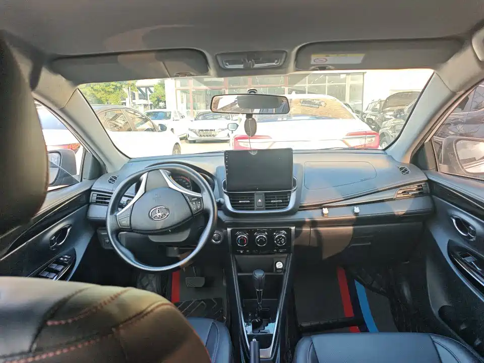 Toyota Yaris L — миниатюра 7