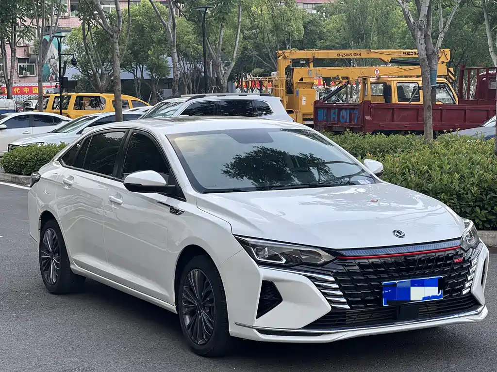 DONGFENG YI HYUN MAX