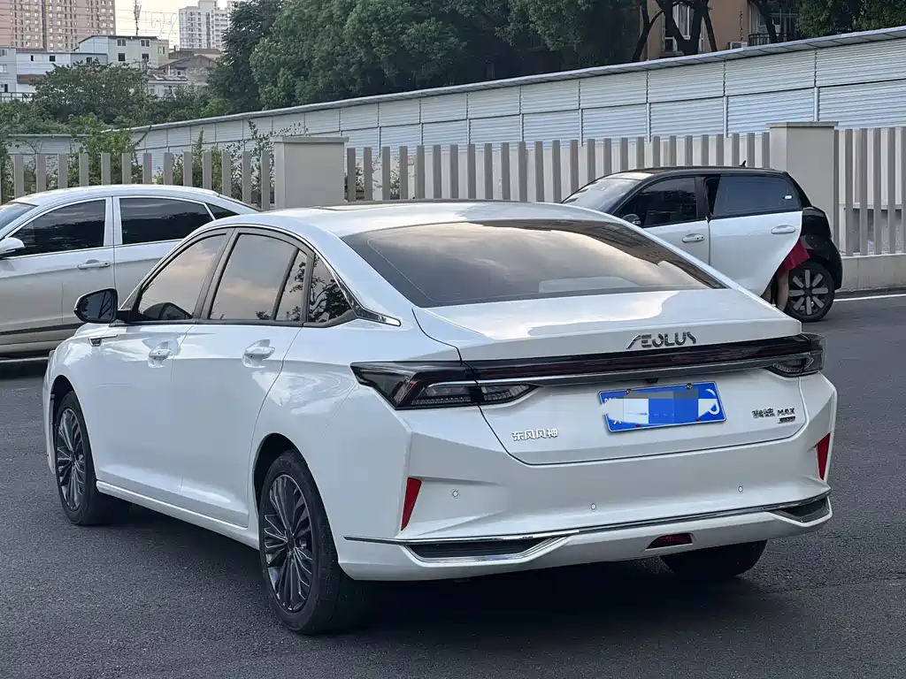 DONGFENG YI HYUN MAX