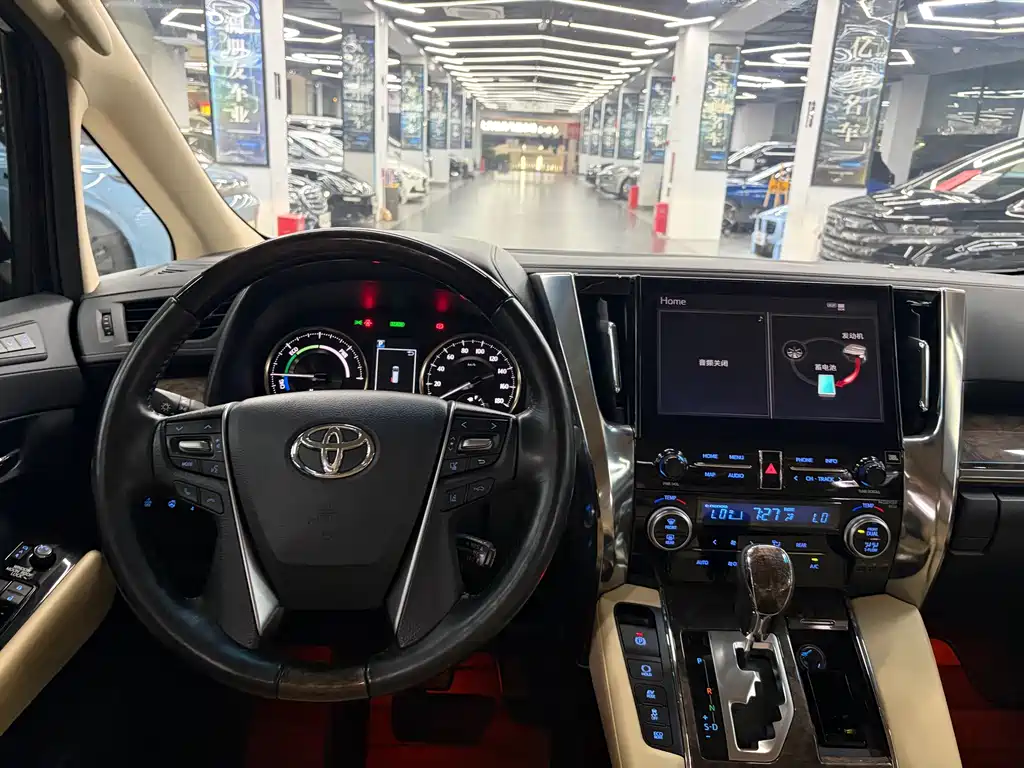 Toyota Vellfire — миниатюра 8