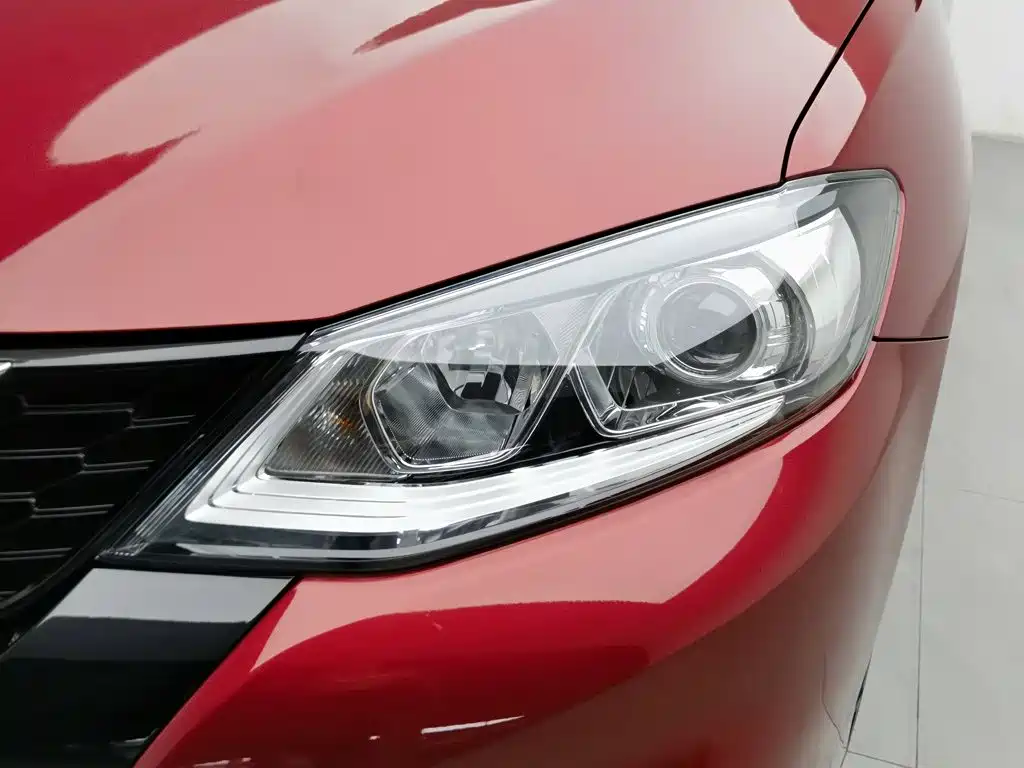 Nissan Tiida — миниатюра 7