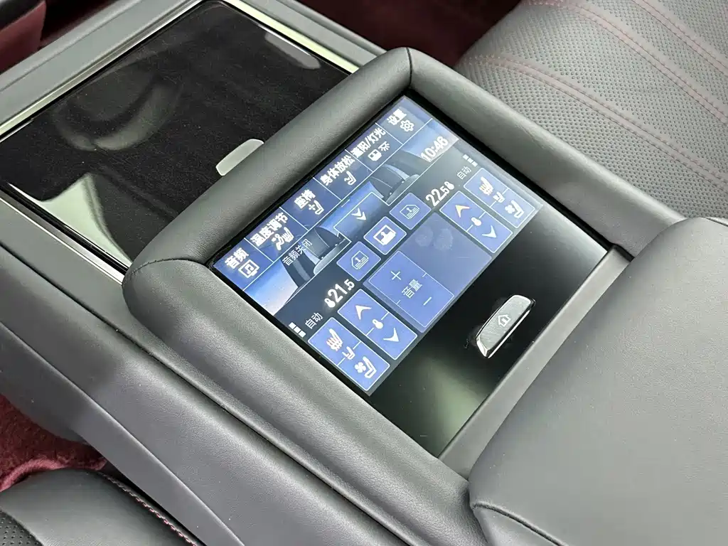 Lexus LS — миниатюра 24