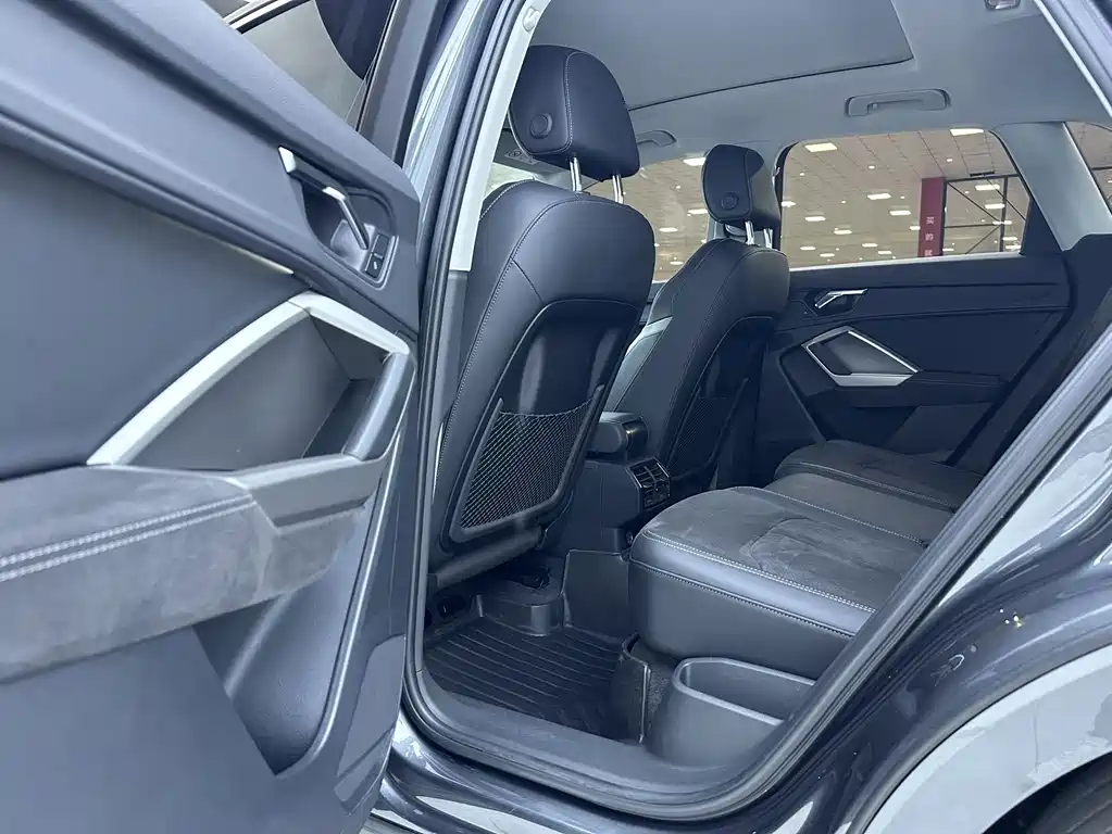 Audi Q3 2023 35 TFSI Fashion (1.4T)