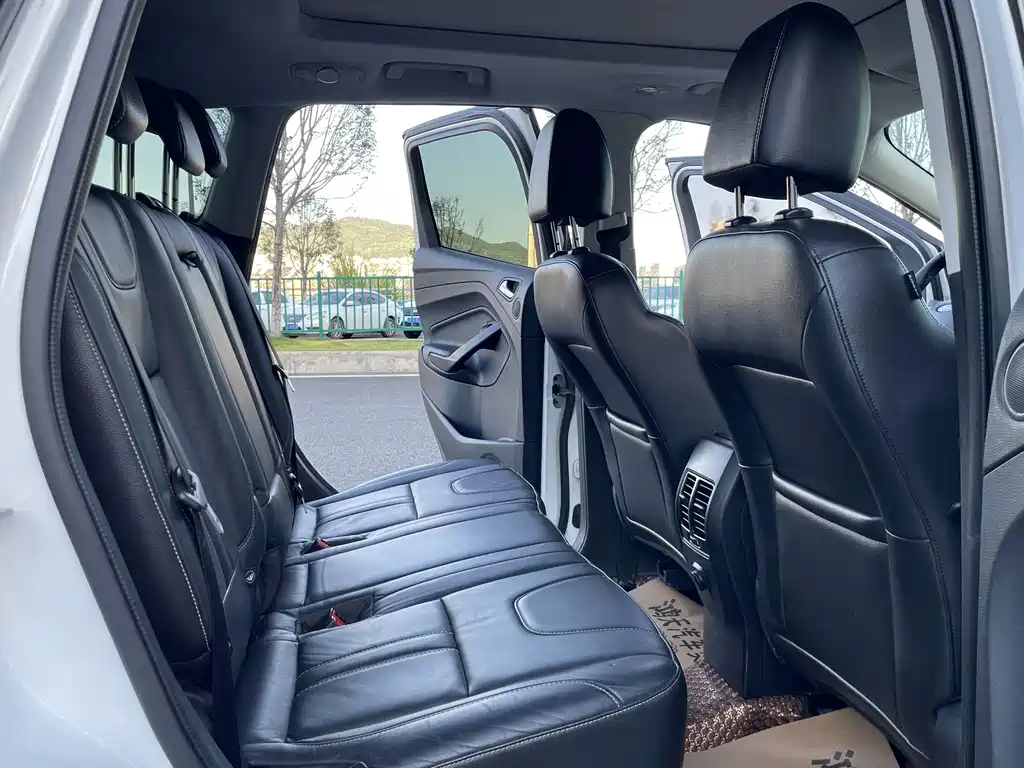 Ford Kuga — миниатюра 7