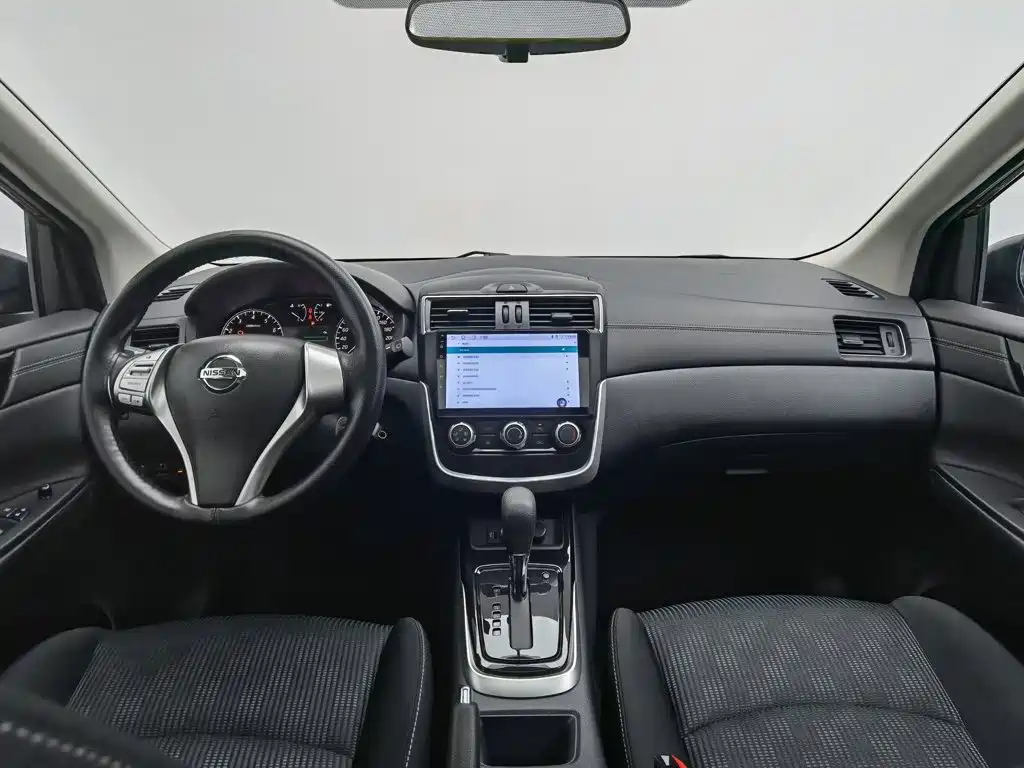 Nissan Tiida — миниатюра 5
