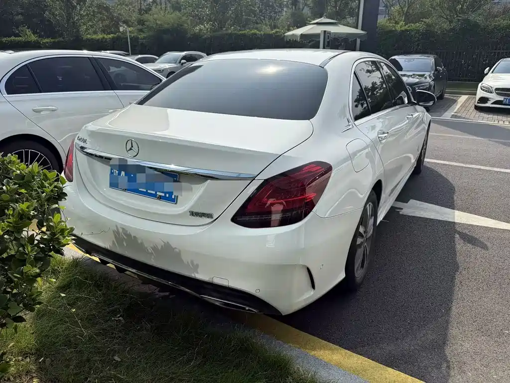 Mercedes-Benz C-Class — миниатюра 12