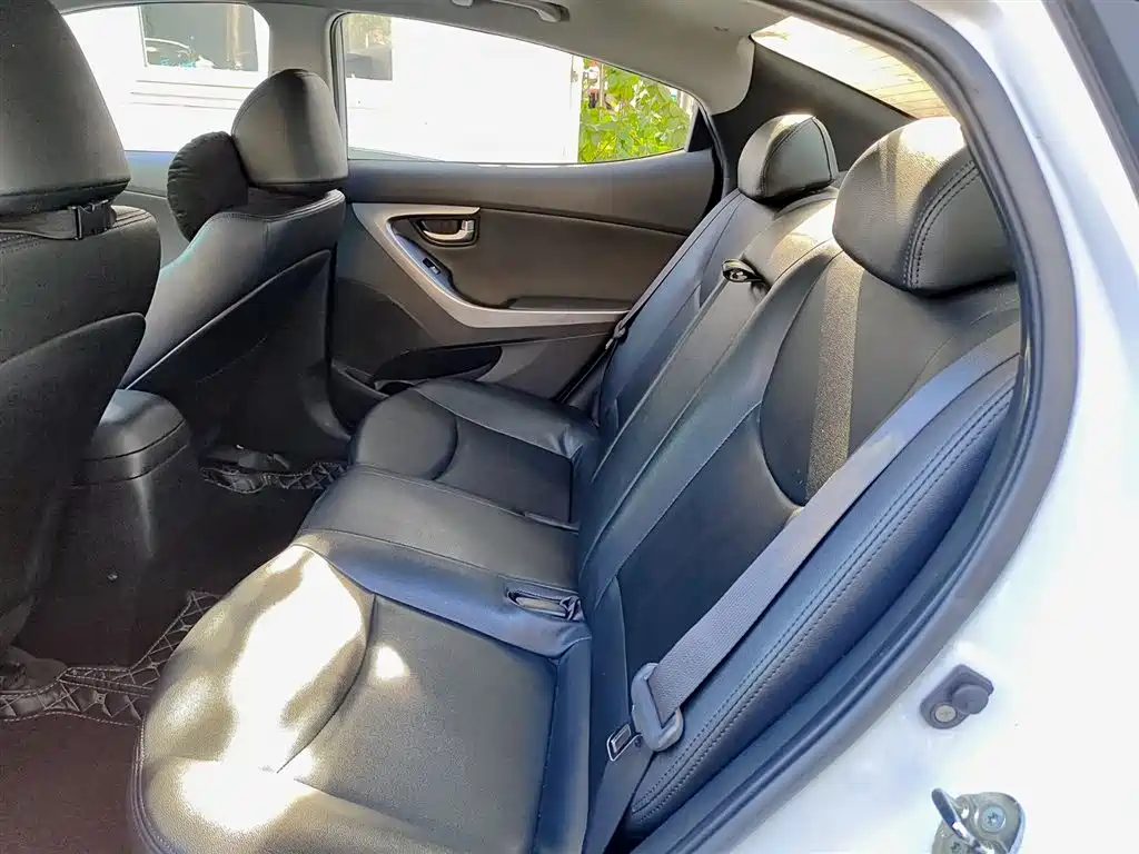 Hyundai Elantra 2016 1.6L AT Luxury
