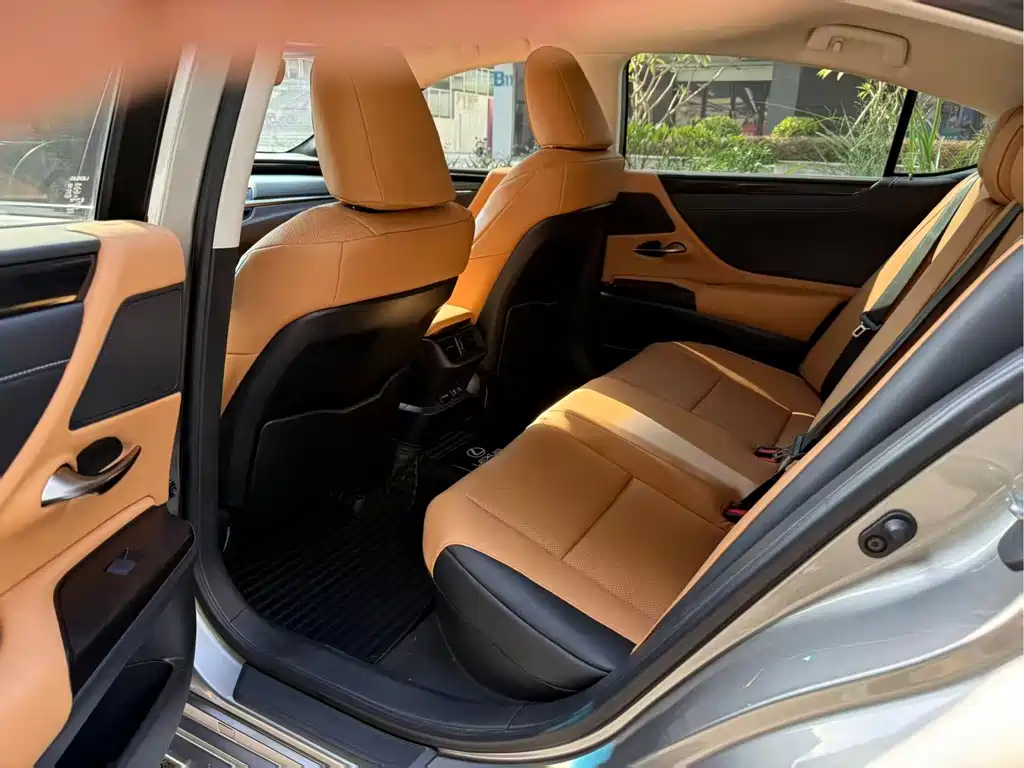 Lexus ES — миниатюра 6