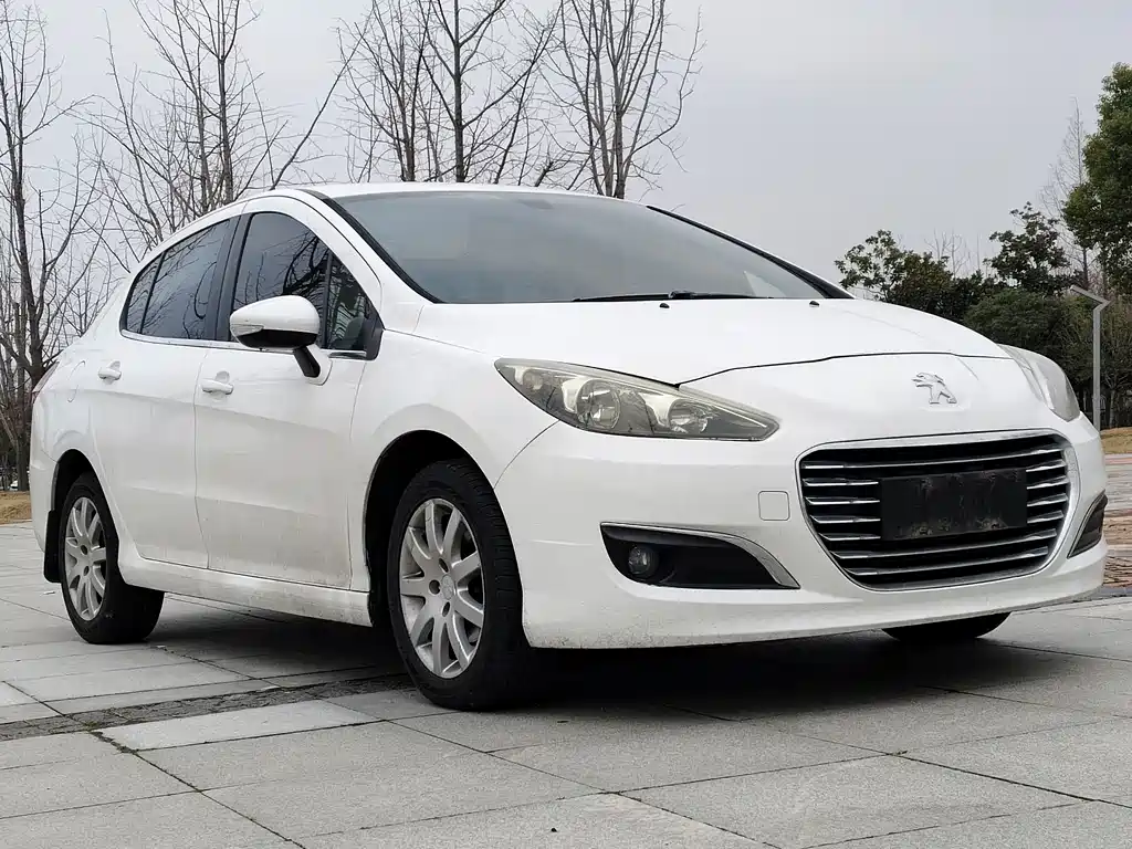 Peugeot 308 2013 1.6L MT
