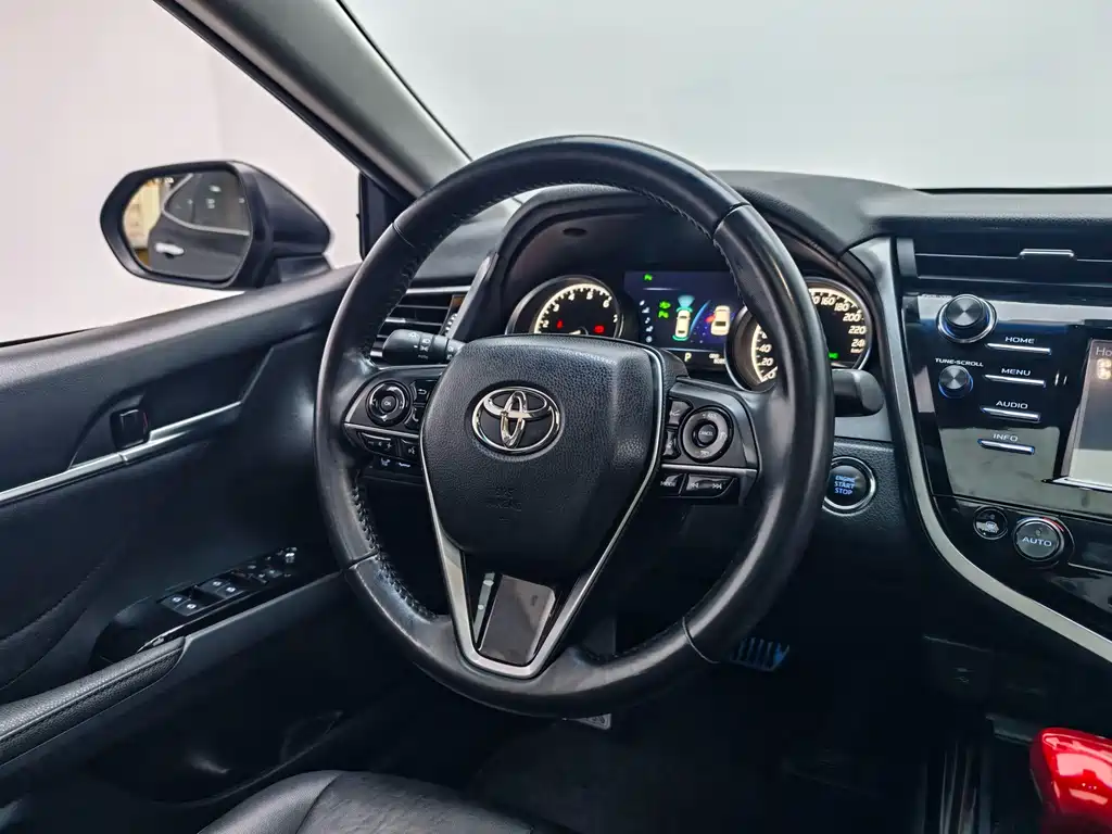 Toyota Camry — миниатюра 16