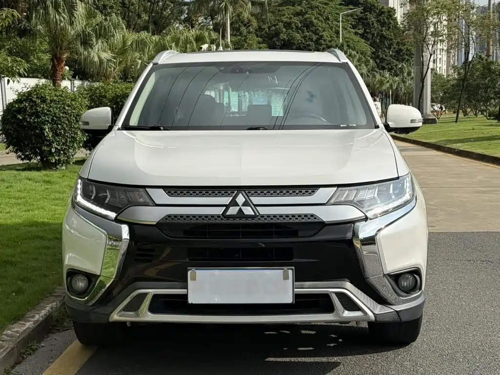 Mitsubishi Outlander 2020 2.4L 7 мест