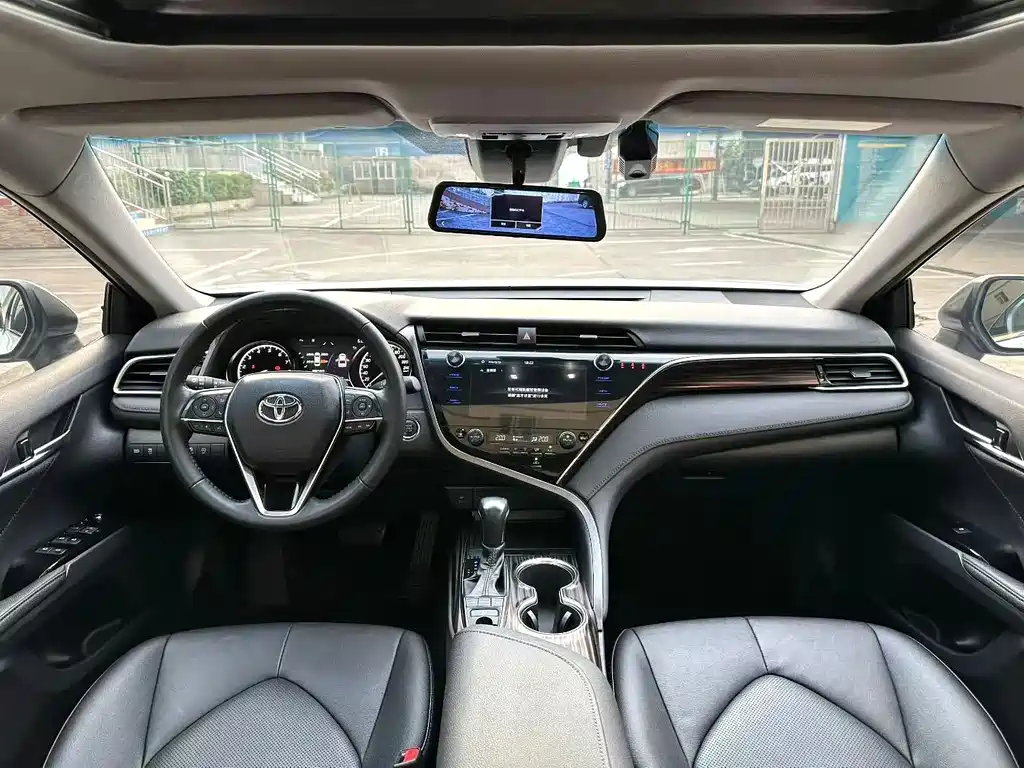 Toyota Camry — миниатюра 11