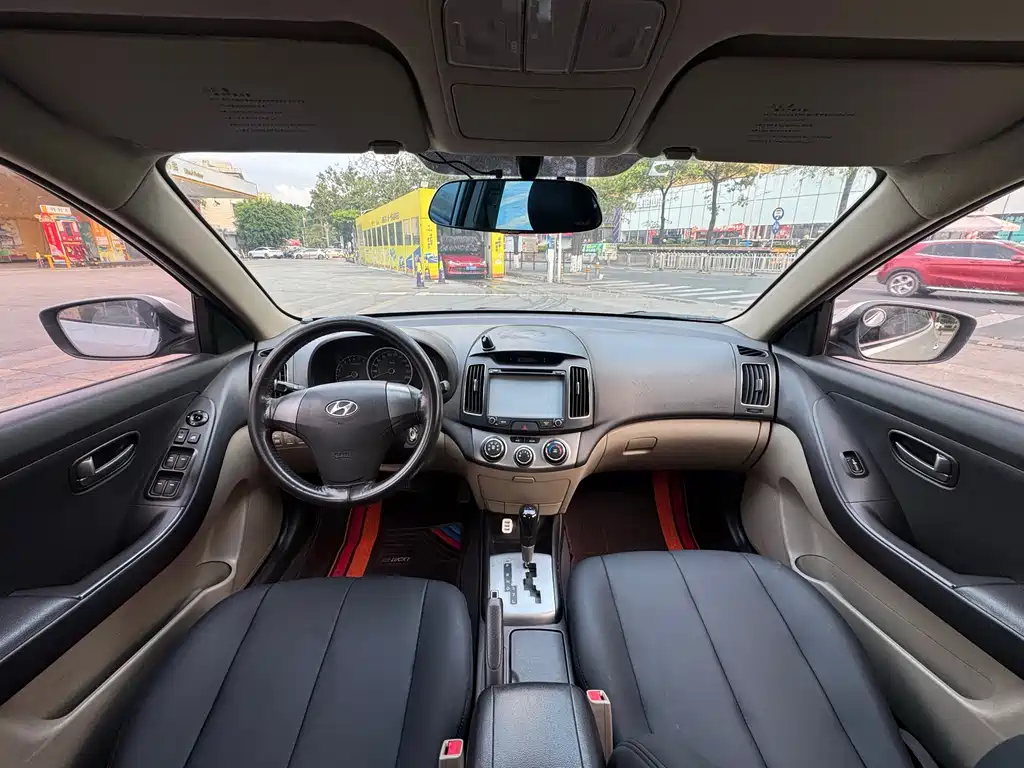 Hyundai Elantra — миниатюра 6
