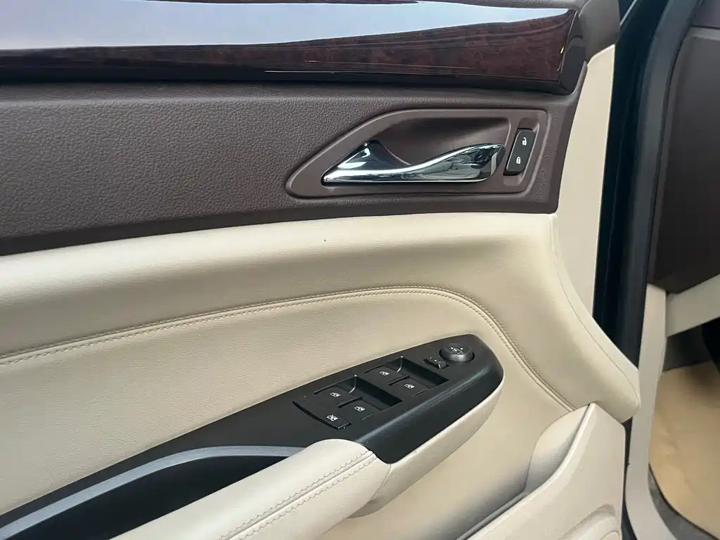 Cadillac SRX — миниатюра 19
