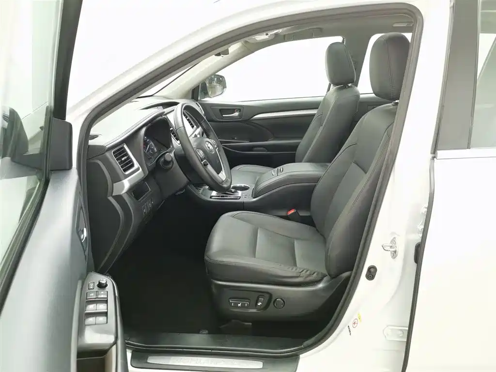 Toyota Highlander 2018 2.0T Luxury 7 мест V