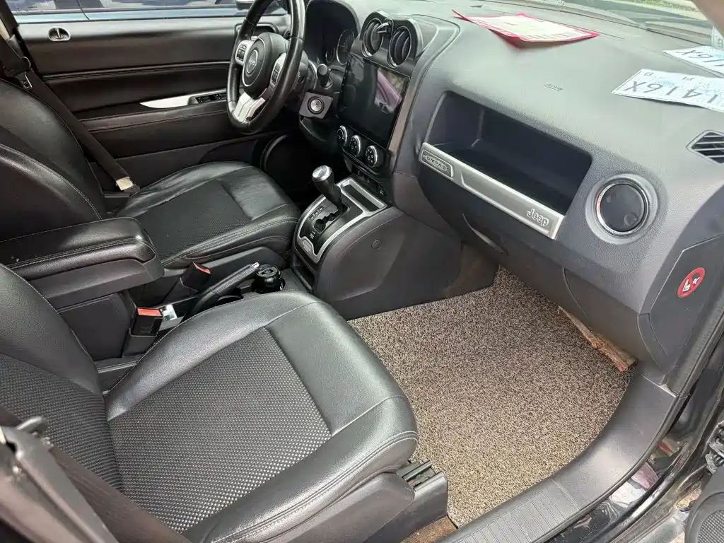 Jeep Compass (Import) — миниатюра 8