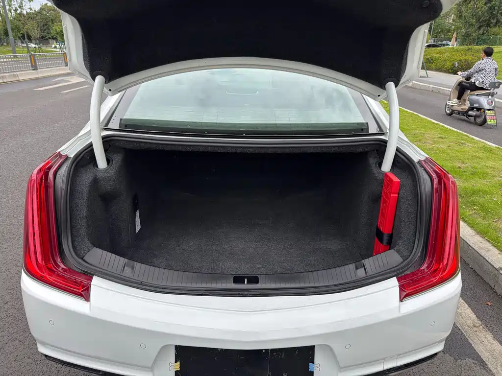 Cadillac XTS — миниатюра 13