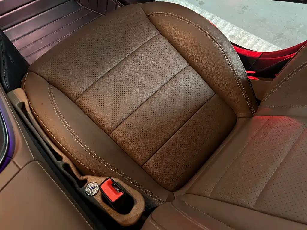 Mercedes-Benz E-Class — миниатюра 11
