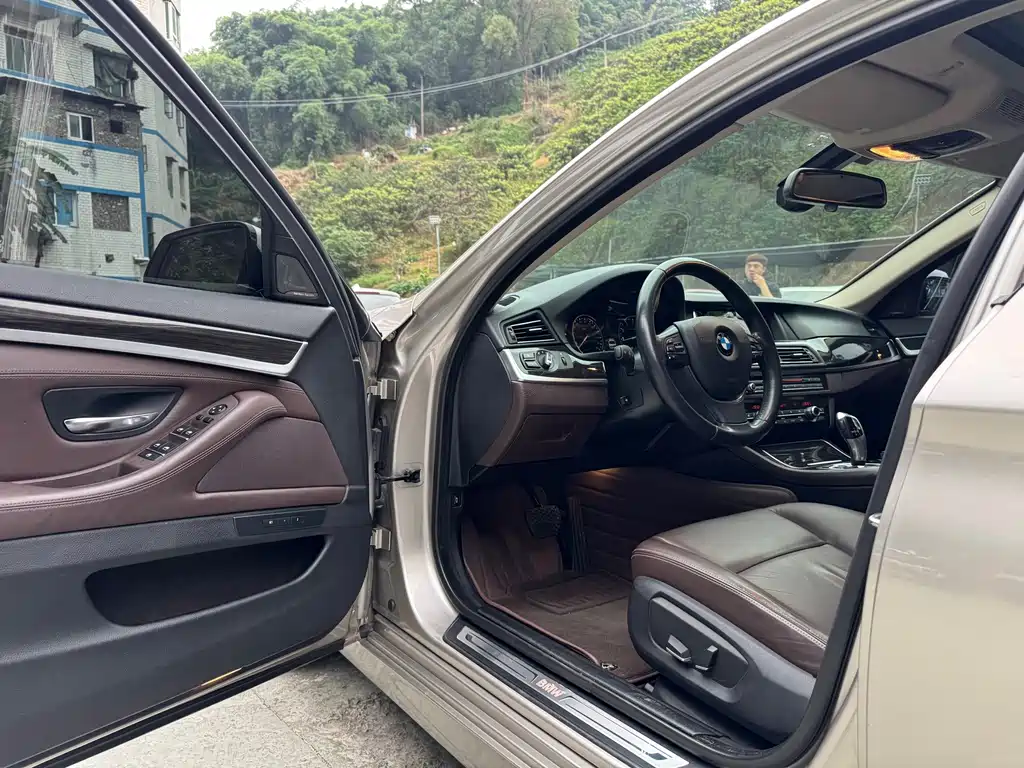 BMW 5 Series — миниатюра 20