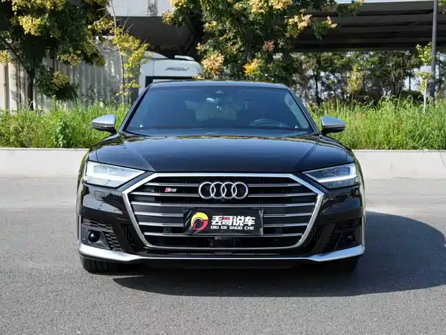 AUDI  S8 2022