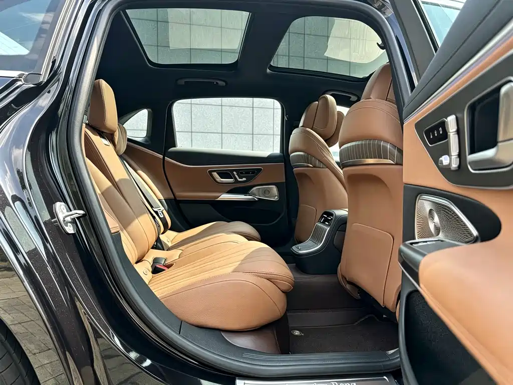 Mercedes-Benz E-Class — миниатюра 11