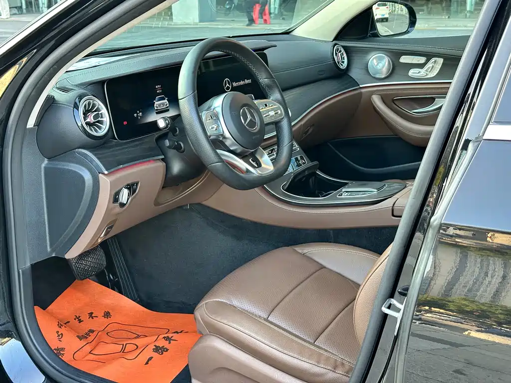 Mercedes-Benz E-Class — миниатюра 7