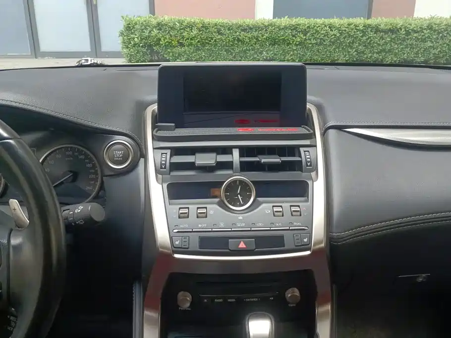 Lexus NX — миниатюра 12