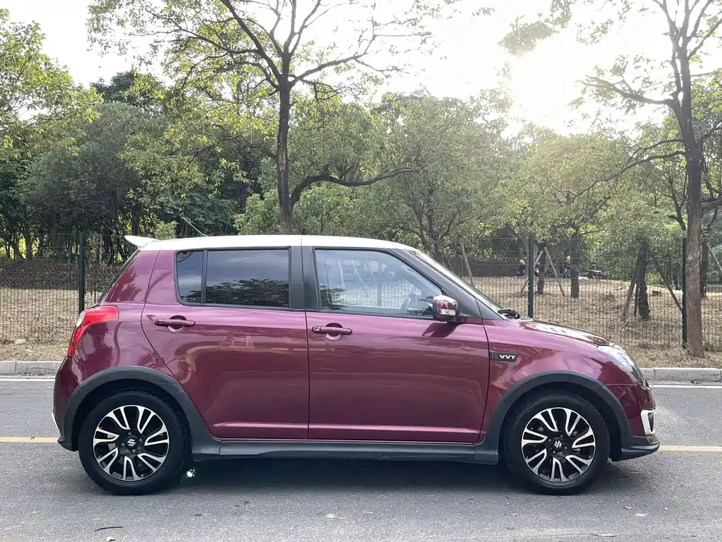 SUZUKI SWIFT