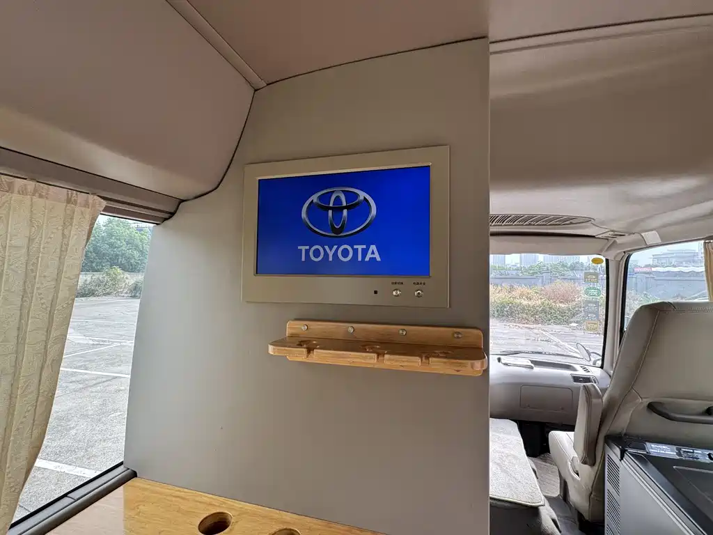 Toyota Coaster — миниатюра 17
