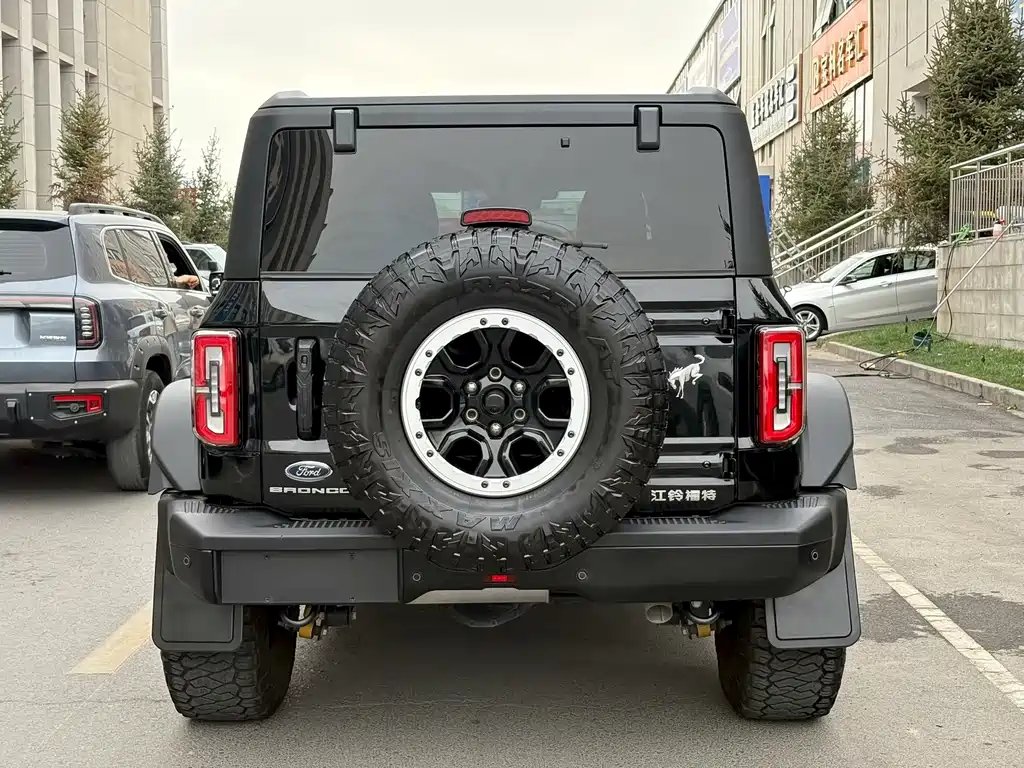 Ford Bronco — миниатюра 8