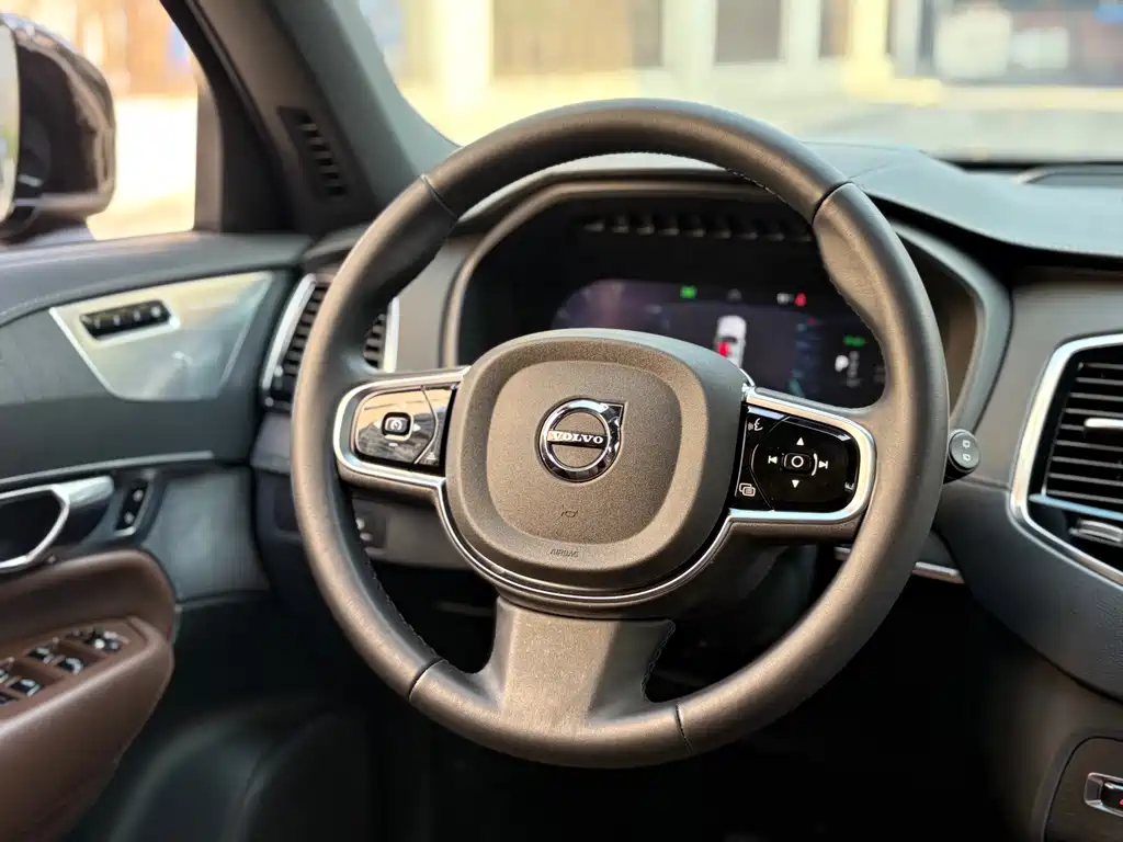 VOLVO XC90 PLUG IN HYBRID