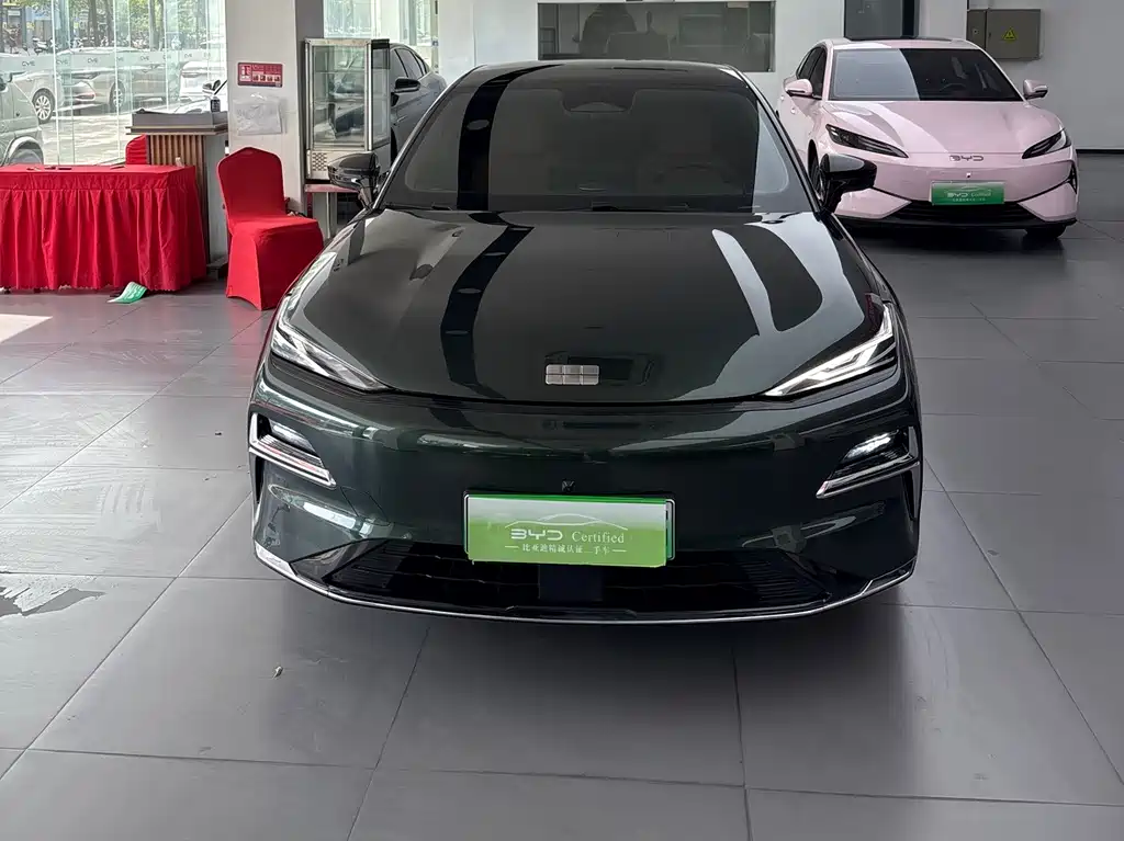 Geely Galaxy Galaxy 8 8 2025 130km EM-i Flagship