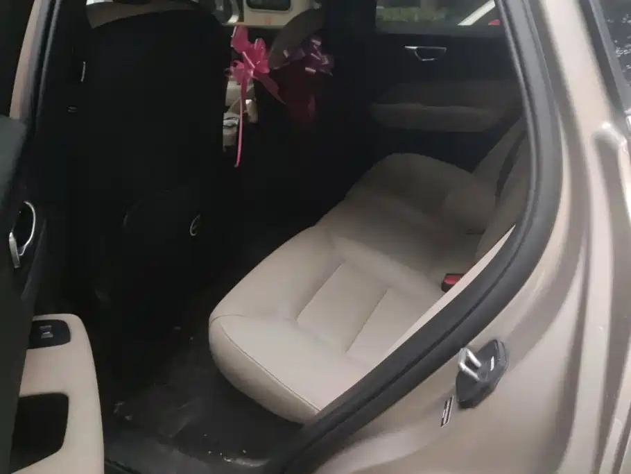 Volvo XC60 PHEV — миниатюра 11