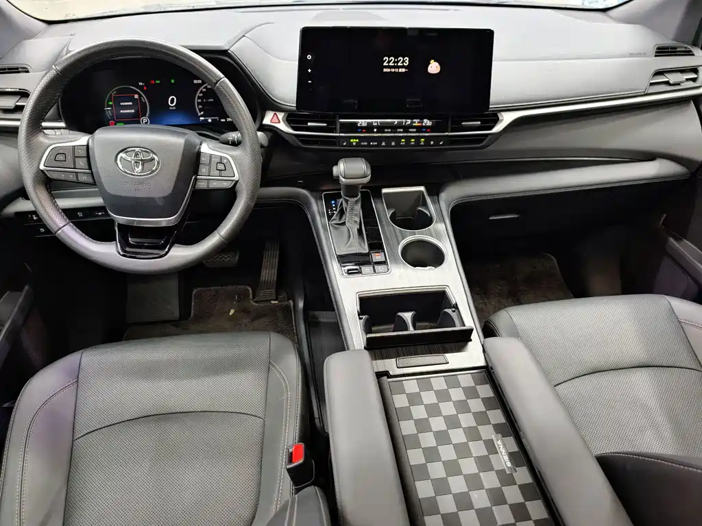 Toyota Sienna — миниатюра 11