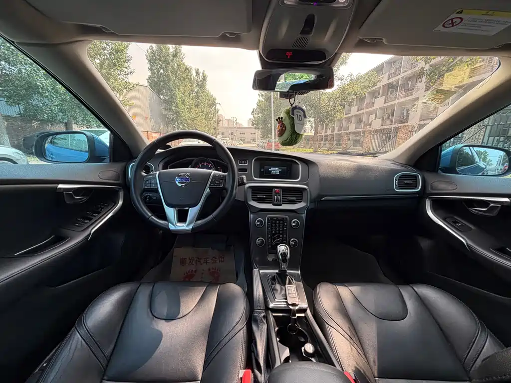 Volvo V40 — миниатюра 5