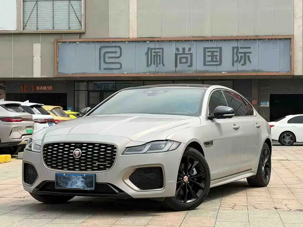 Jaguar XFL — миниатюра 2