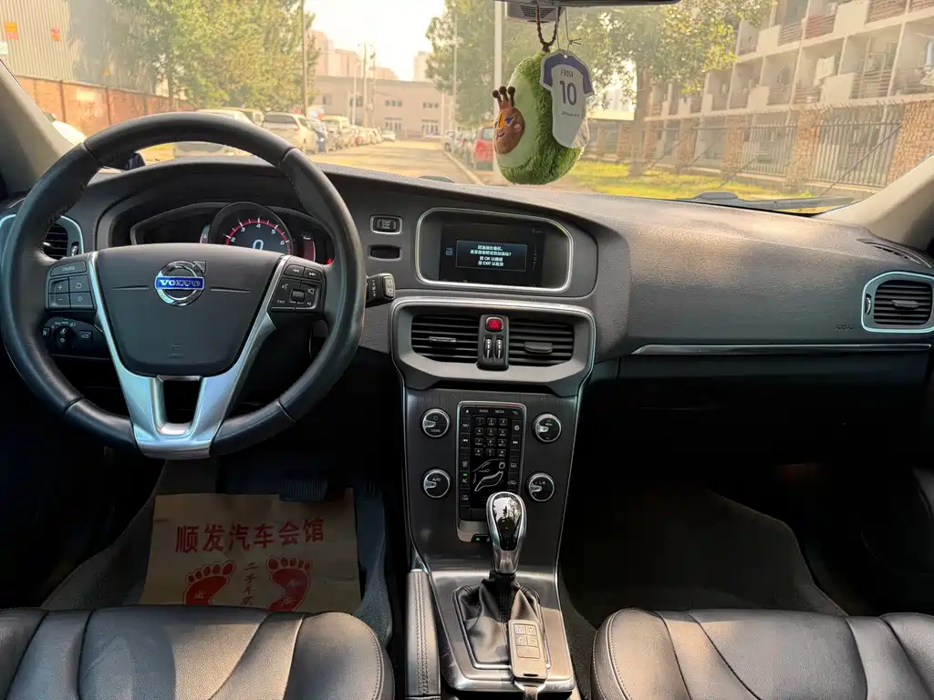 Volvo V40 — миниатюра 4