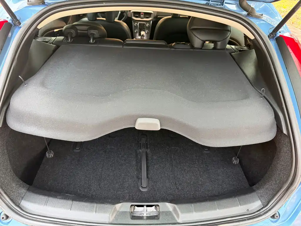 Volvo V40 — миниатюра 11
