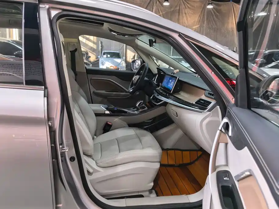 Geely Jia Ji New Energy — миниатюра 8