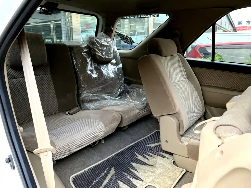 Toyota Fortuner — миниатюра 15
