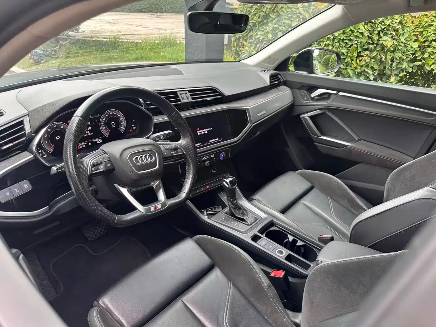 Audi Q3 Sportback 2023 Silver/gray из Китая, фото 2