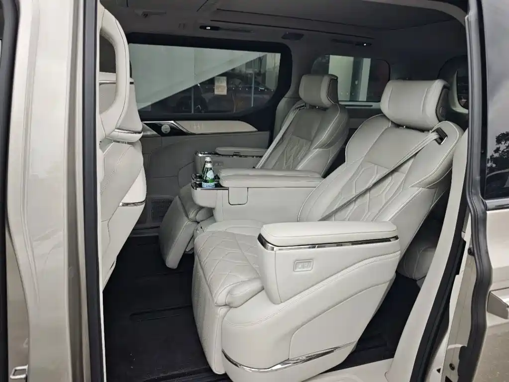 Volvo EM90 — миниатюра 11