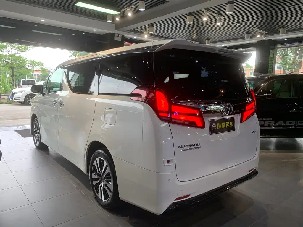 Toyota Alphard 2018 3.5L Luxury