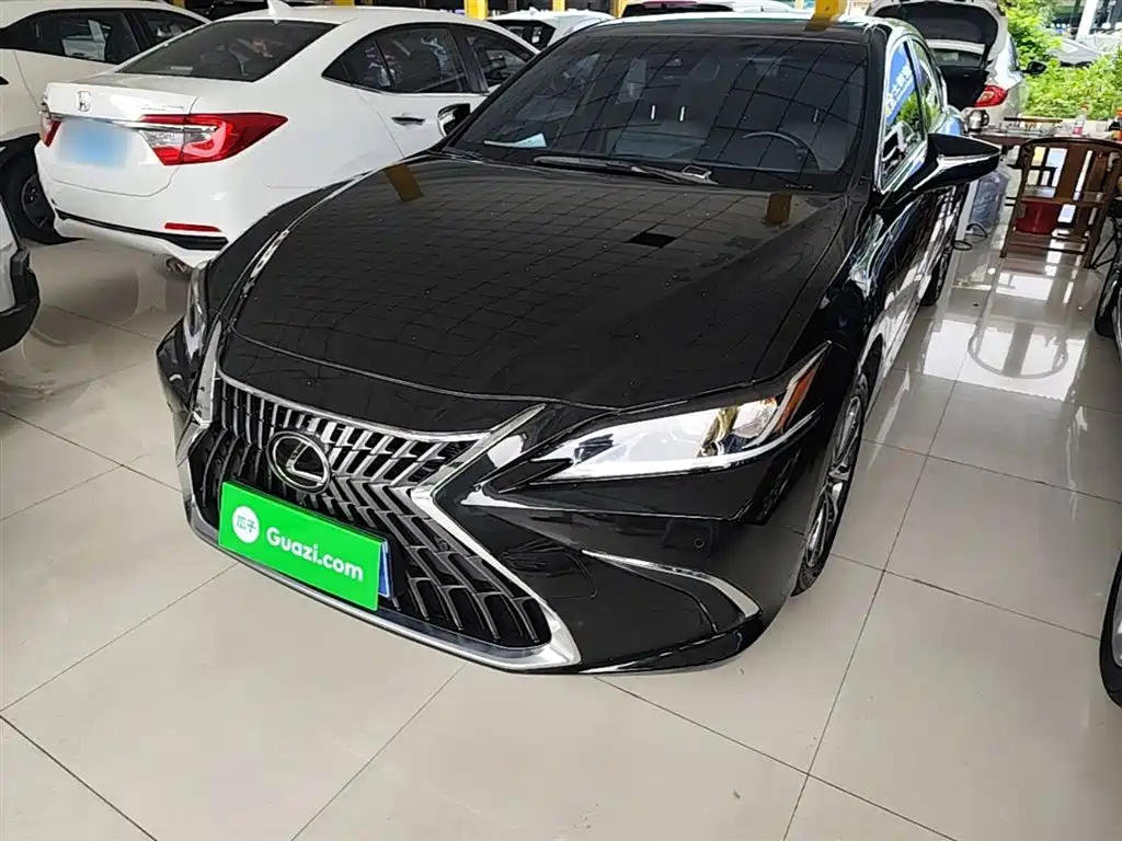 Lexus ES 2024